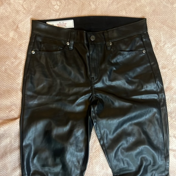 🌟HOST PICK🌟 Gap Faux Leather Pants like new! Petite 29 or 8. - Picture 2 of 12